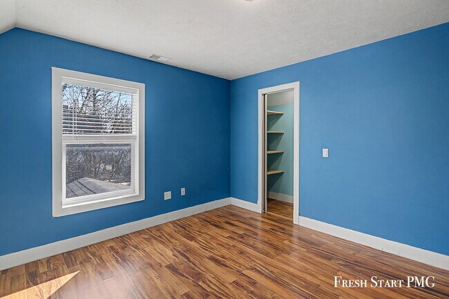 Building Photo - Spacious 5-Bed Home with 2.5 Baths