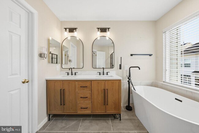 Building Photo - 2335 Huntington Station Ct