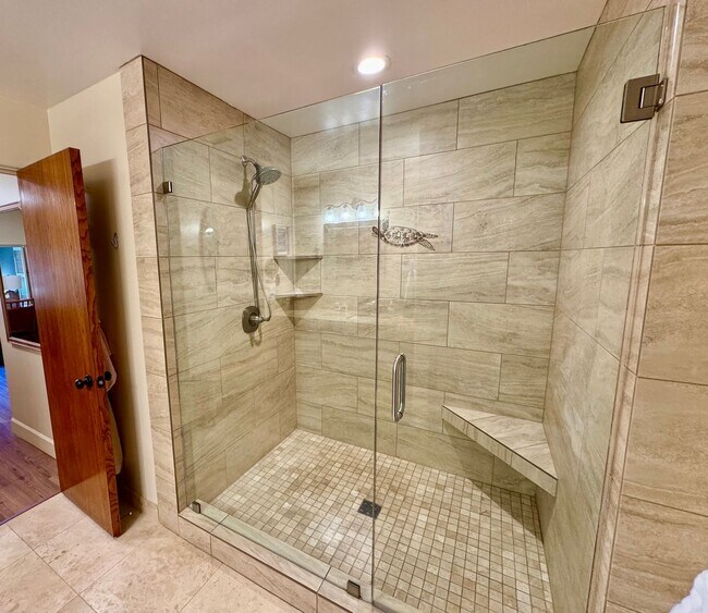 Building Photo - Resort Living- Large 2 bed 2 bath Condo at Kaanapali Royal