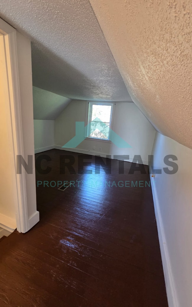 Building Photo - 1012 Nancy Ln SE