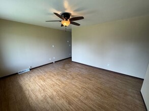 Building Photo - Charming and Spacious East Moline Home!