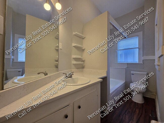 Building Photo - 305 E 7th St