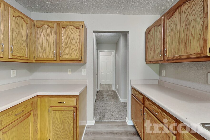 Building Photo - 2880 Lakestream Dr