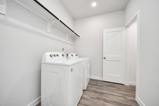 Building Photo - 5819 Blue Grama Dr