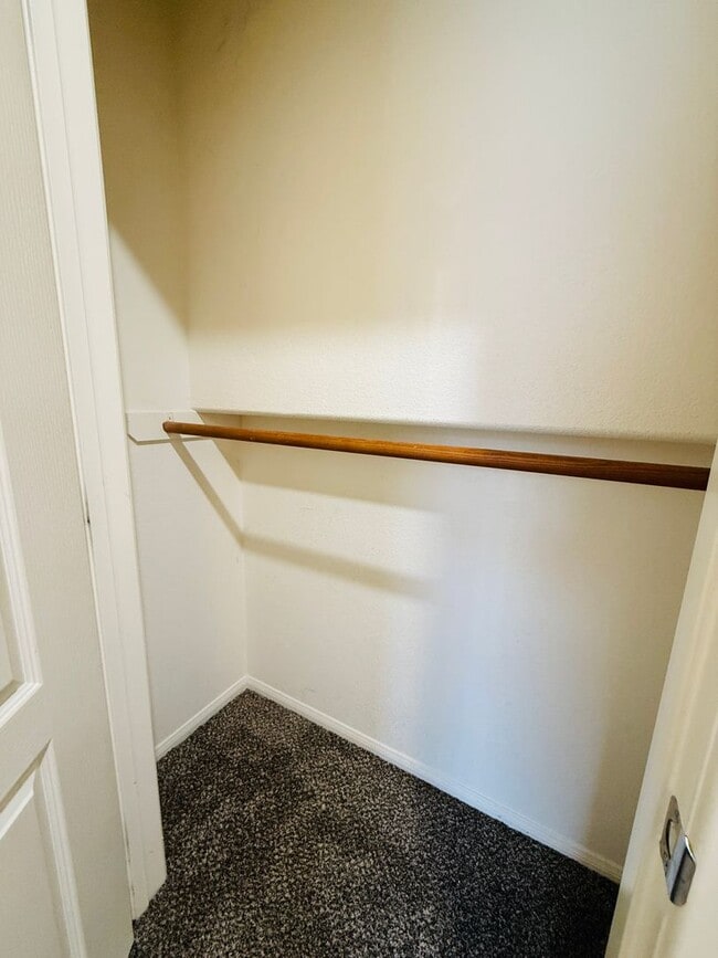 Building Photo - 3 bdrm, 2 bath Mission Hills Condo-Availab...