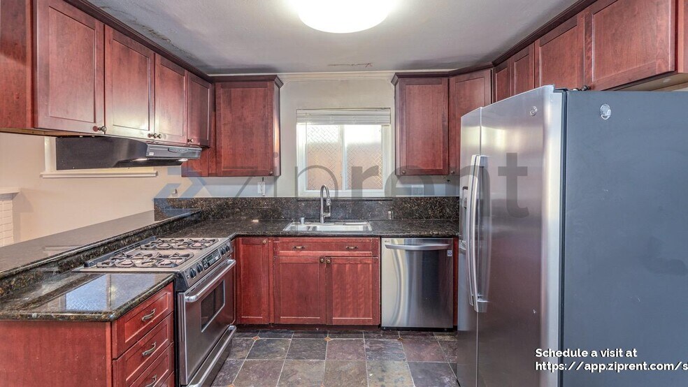 Building Photo - 1861 Briarwood Dr