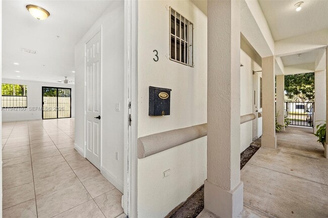 Building Photo - 1730 Thomas St