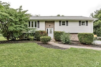 Building Photo - 668 Sand Hill Rd