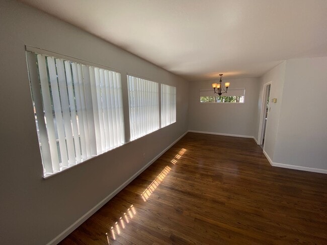 Building Photo - Charming 3 Bedroom Home in Quiet Tree-Line...