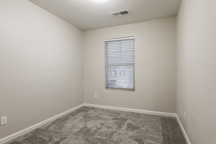 Building Photo - 1603 Iris Walk