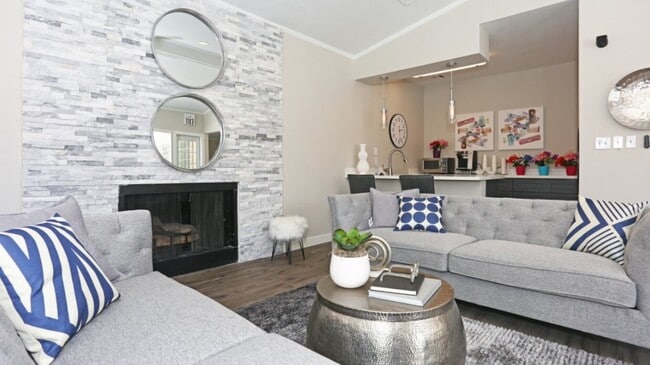 Building Photo - 250 S Elizabeth Way