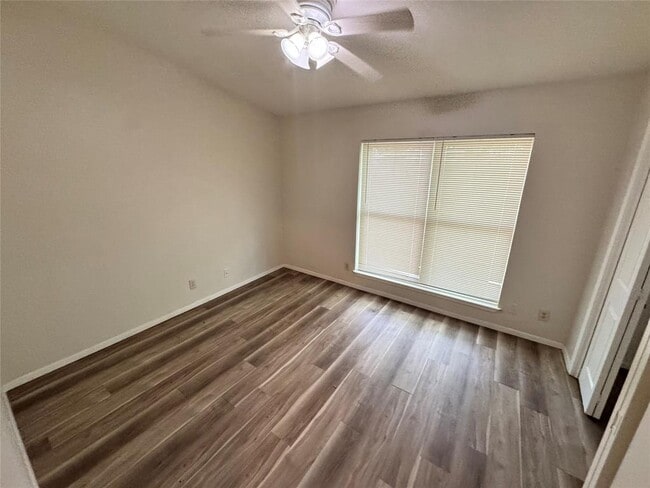 Building Photo - 3822 Southway Dr
