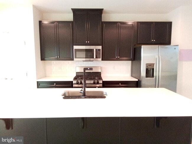 Building Photo - 31 Roundstone Run