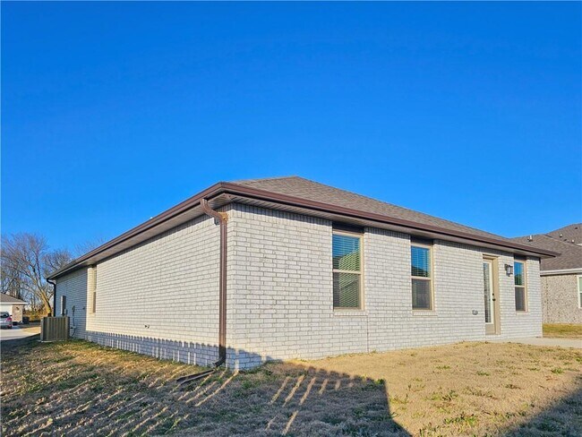 Building Photo - 2091 Bluebonnet Ln