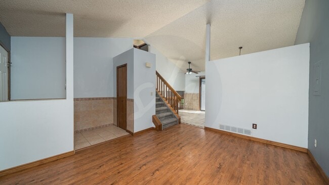 Building Photo - End unit 3 bedroom townhome near Ute Valle...