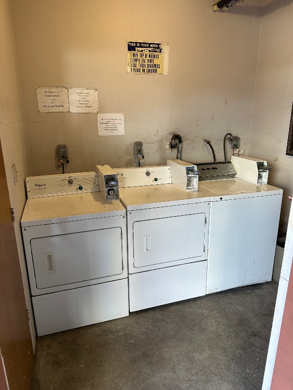 Building Photo - 919 E Windsor Rd