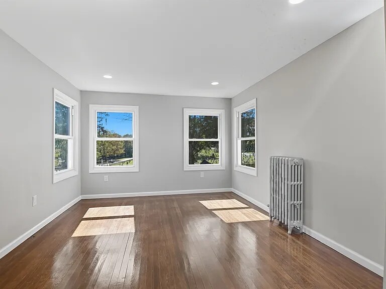 Building Photo - 12 Saint James Ave