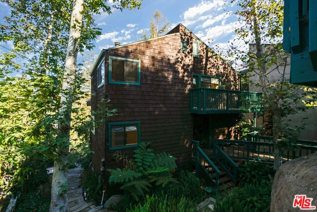 Building Photo - 730 Basin Dr