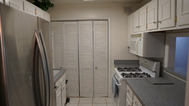 Building Photo - 710 Park Ridge Cir