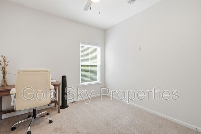 Building Photo - 102 Crabapple Cir