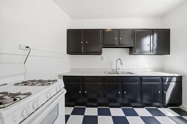 Building Photo - 2100 Post St