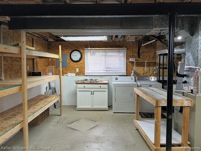 Building Photo - 15730 Anthony St