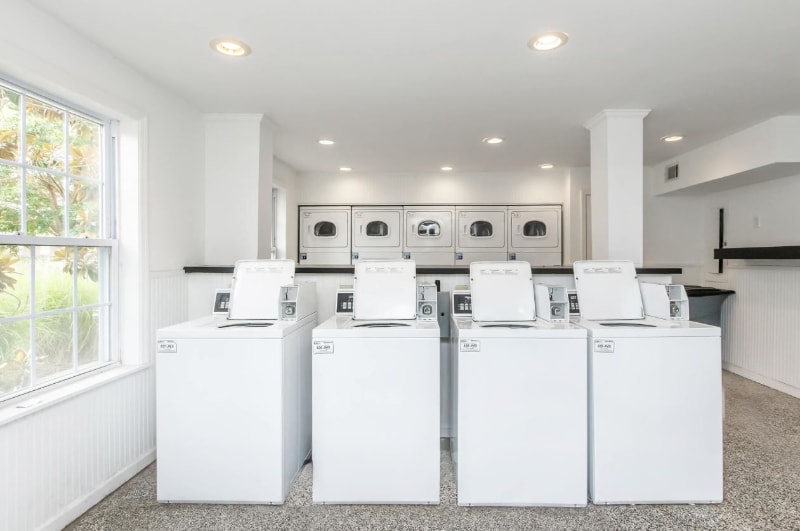 Building Photo - 600 Whispering Hills Dr