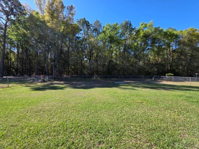 Building Photo - 2 bedroom, 1.5 bath home with 1 car garage