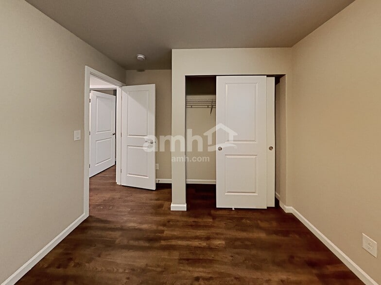 Building Photo - 246 Jasmine Ln N