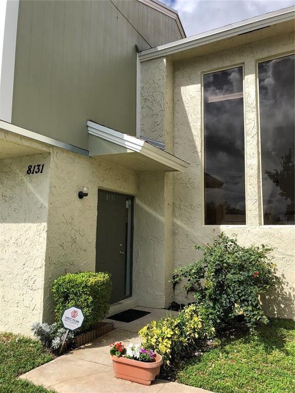 Building Photo - 8131 Lagos De Campo Blvd