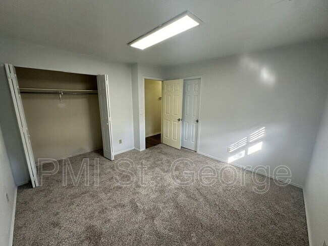 Building Photo - 3059 Bayberry Cir