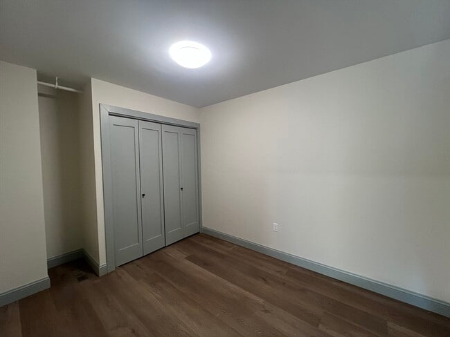 Building Photo - 160 Seabury St