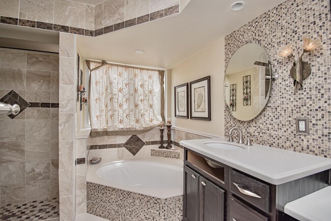 Building Photo - 7811 Villa Nova Dr
