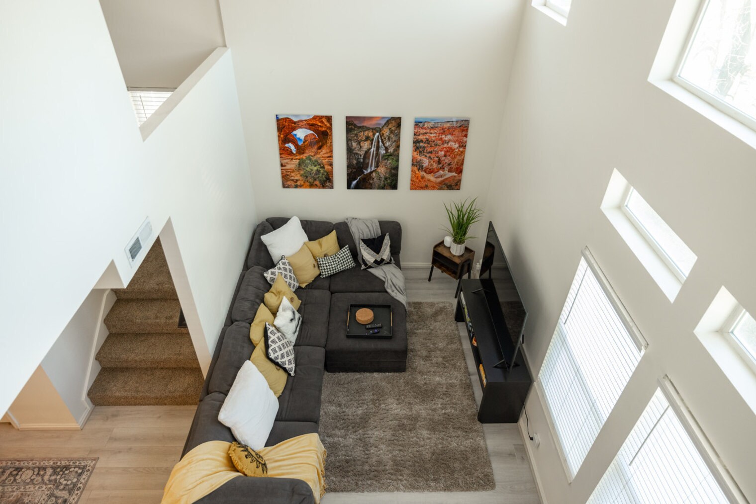 Building Photo - 924 Lowell Ave S