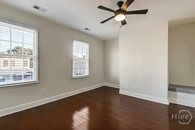 Building Photo - 303 W Henry St