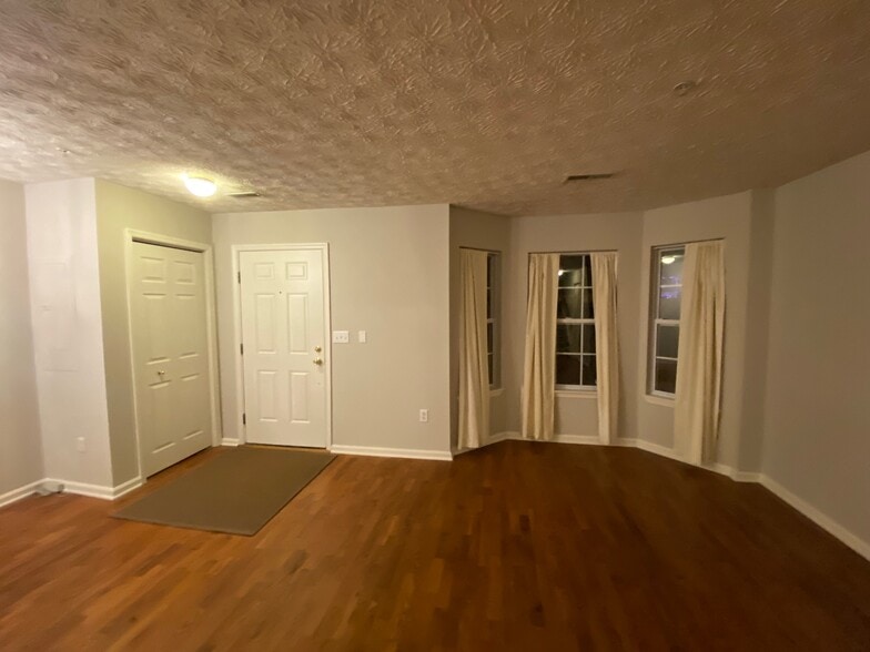 Living Room - 10 Ironstone Ct