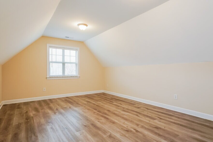 Building Photo - 805 New Charleston Dr