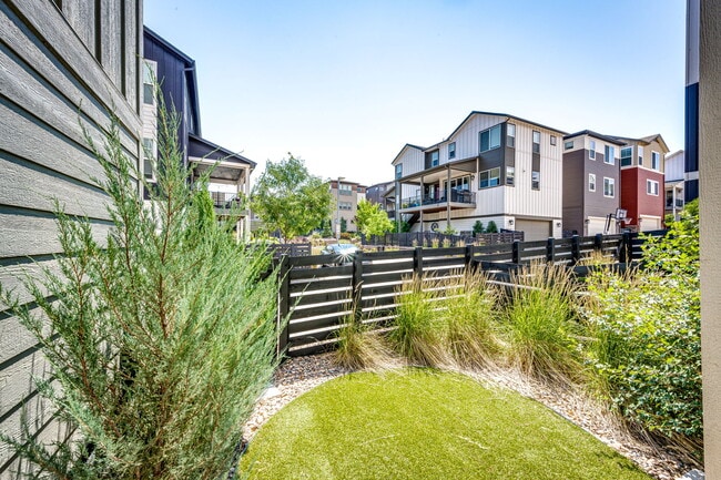 Building Photo - 8881 Southurst St