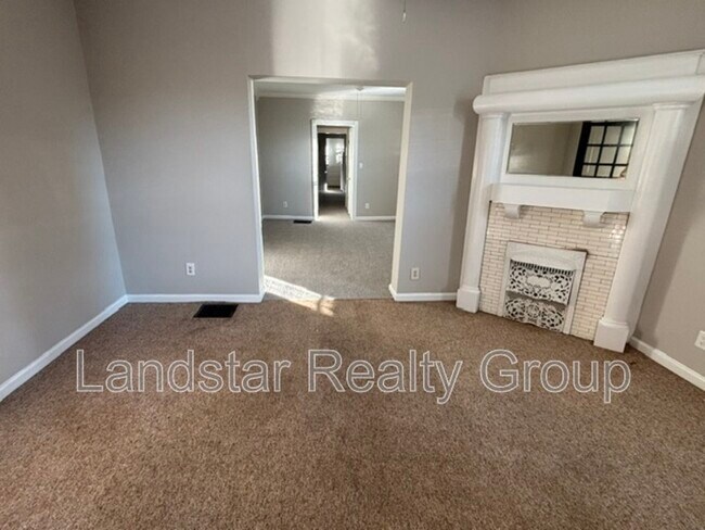 Building Photo - 2127 Grinstead Dr