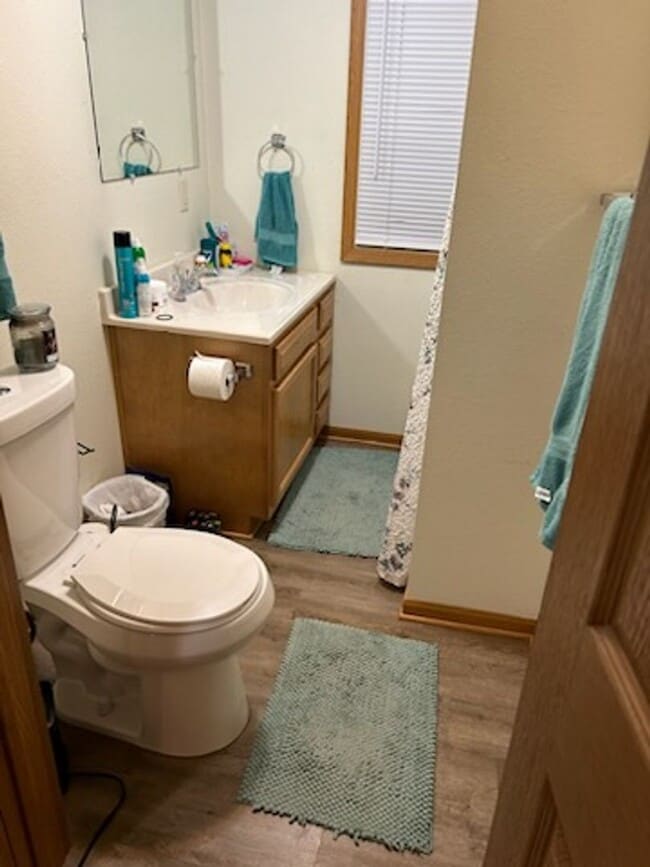 Building Photo - 129 E Reed Ave