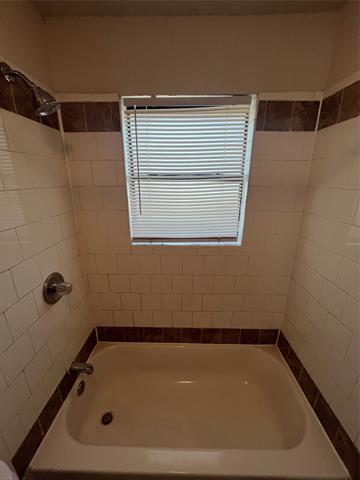 Building Photo - 1321 Woodcrest Dr