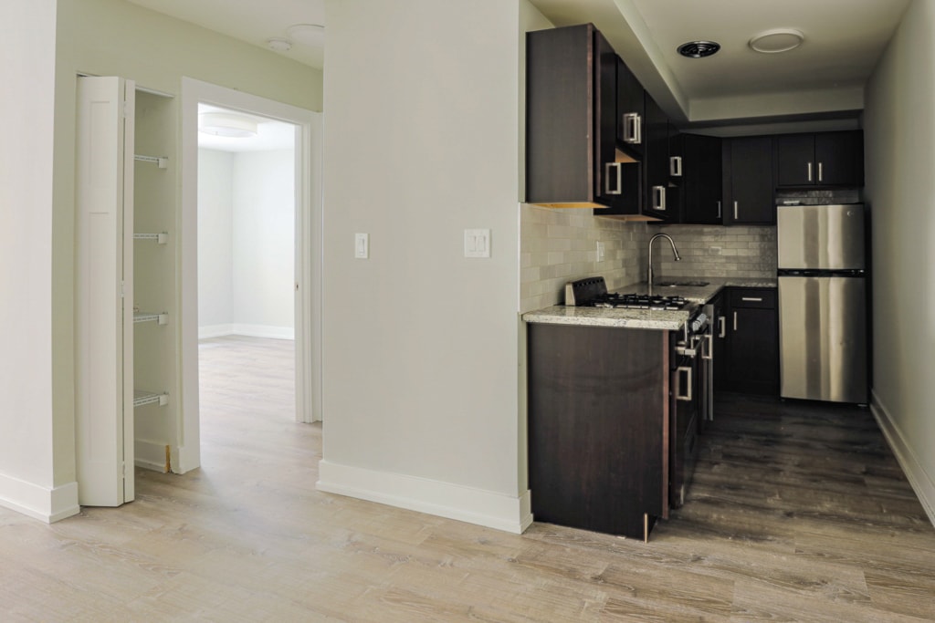 Building Photo - 448 W Barry Ave