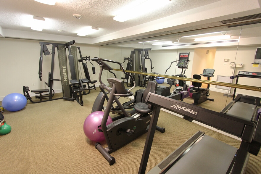 Building Photo - 1730 Arlington Blvd