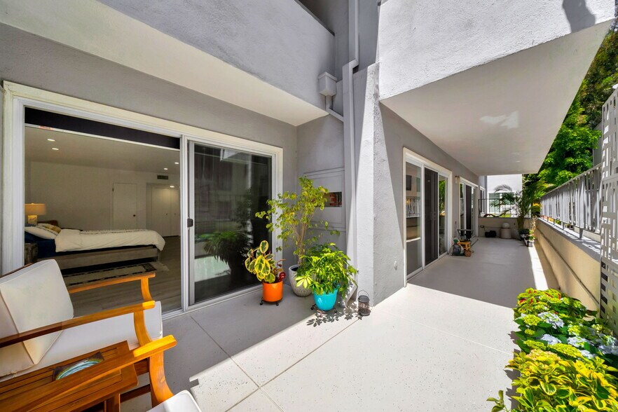 Building Photo - 7259 Hillside Ave