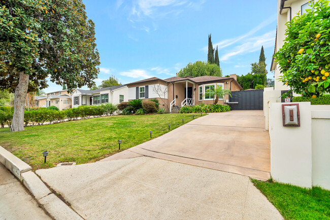 Building Photo - 17946 Valley Vista Blvd