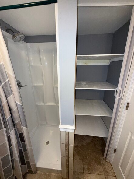 Building Photo - 8 Woody Pl