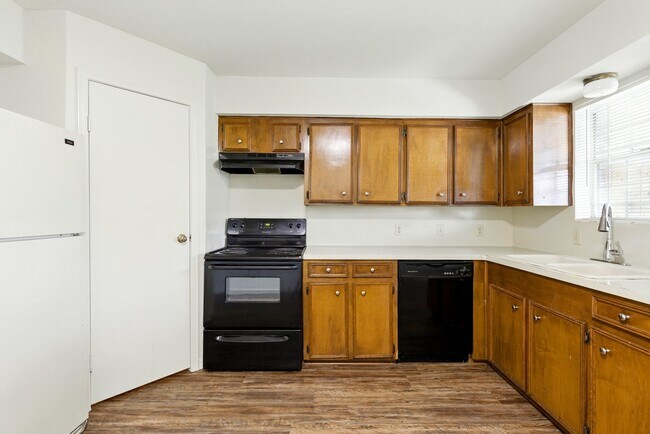 Building Photo - 9410 Edgebrook Dr