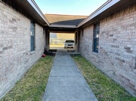 Building Photo - 811 W Los Tesoros Dr