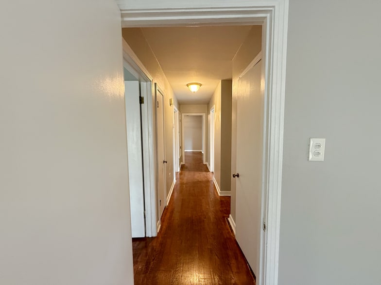 Building Photo - 419 Westhill Pl
