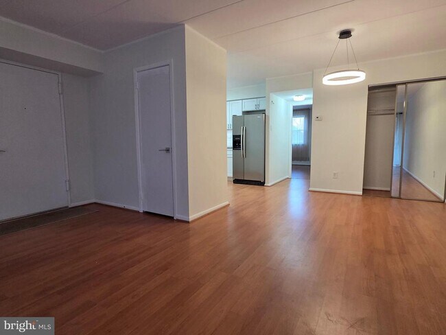 Building Photo - 809 Red Lion Rd